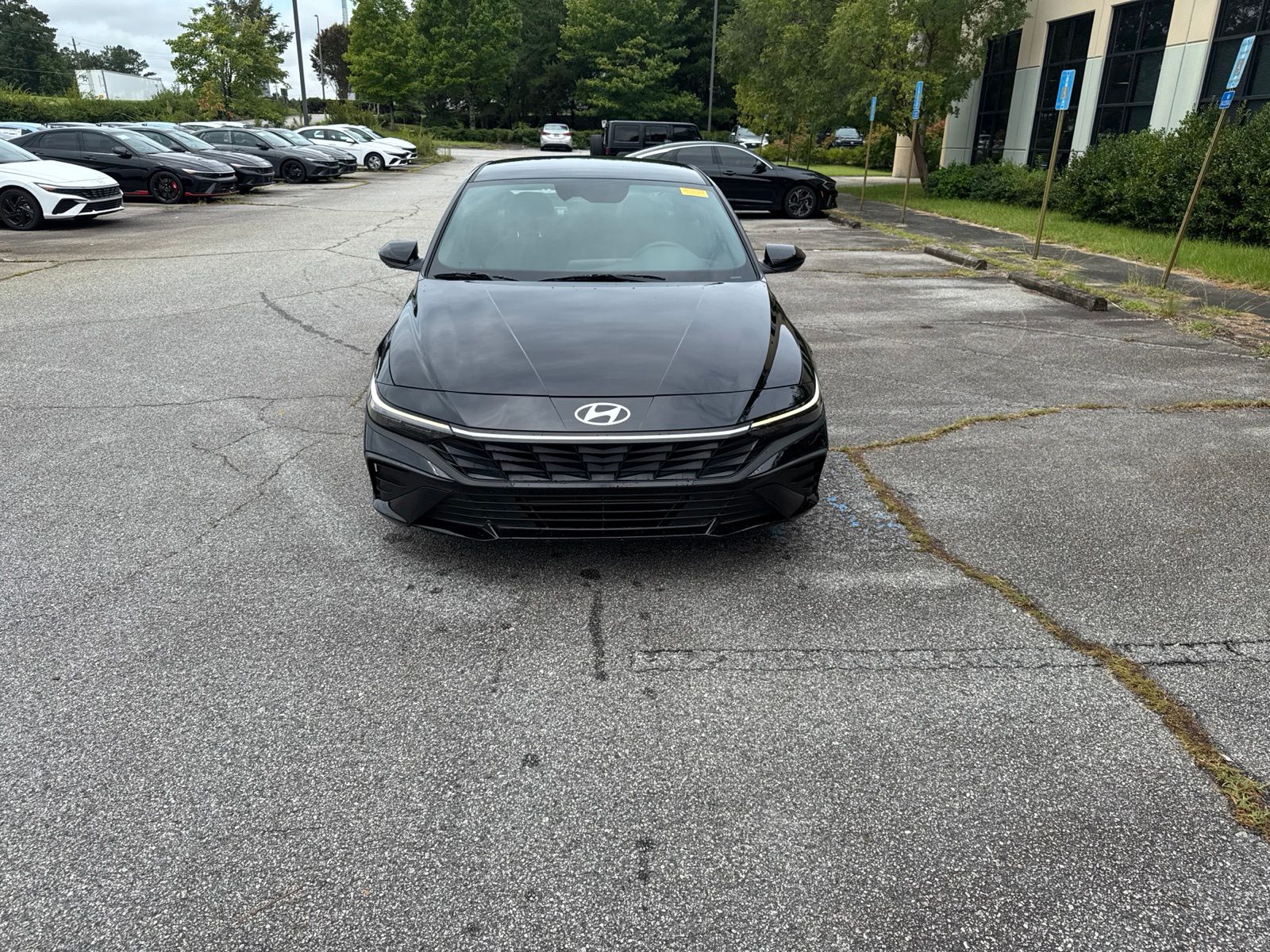 Used 2025 Black Hyundai SEL Sport image 7