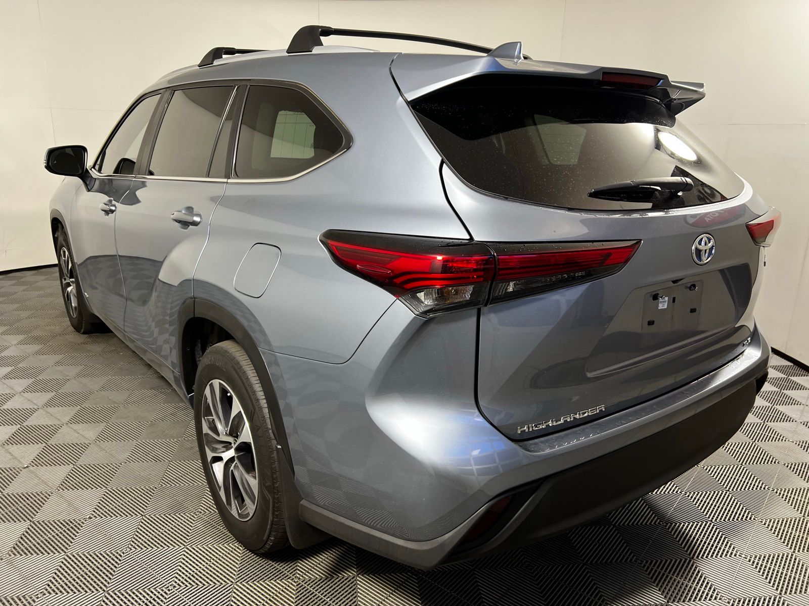 Thumbnail: 2023 Toyota Highlander - 7