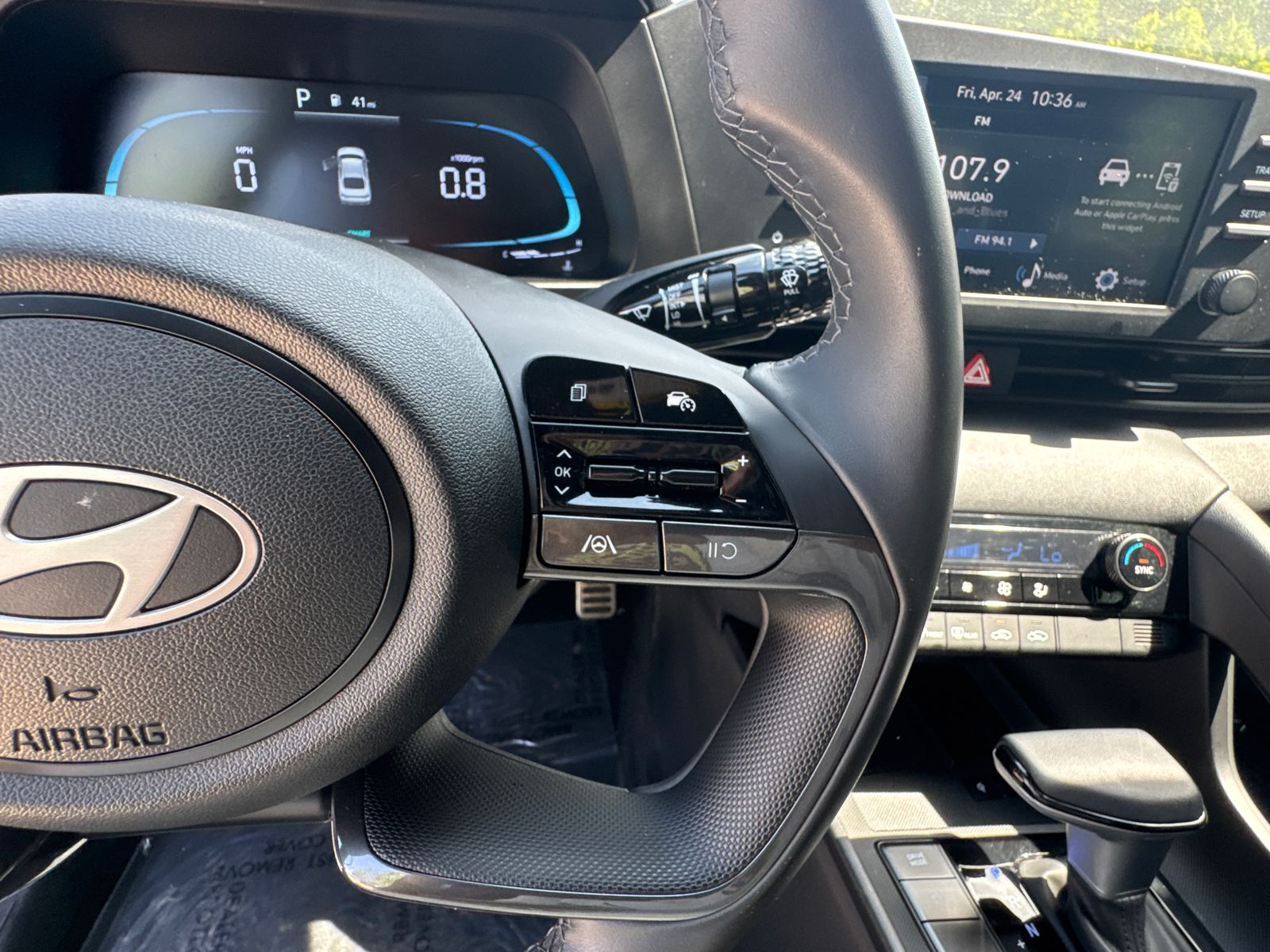 Used 2025 White Hyundai SEL Sport image 26