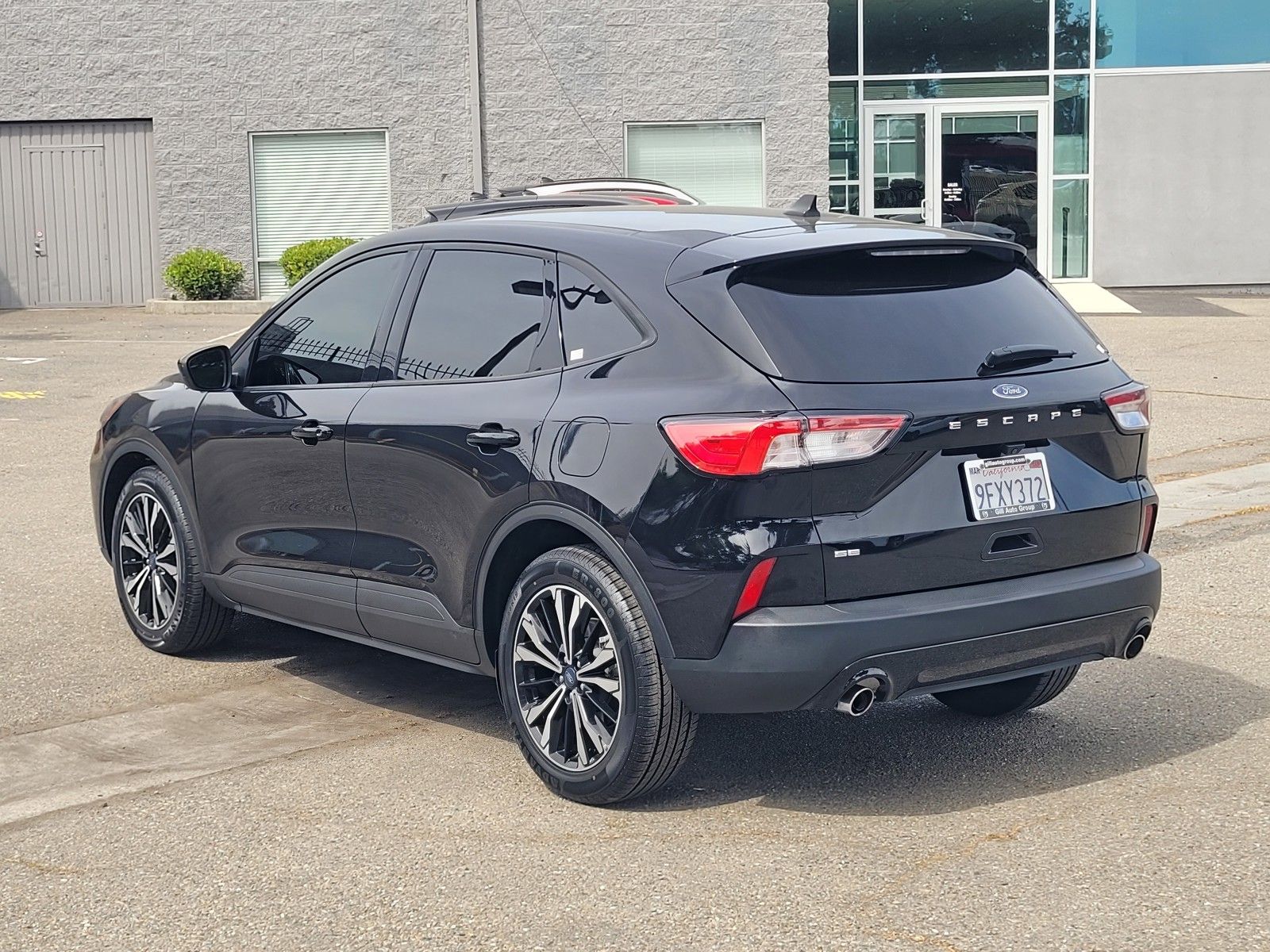 Used 2022 Black Ford SE image 6