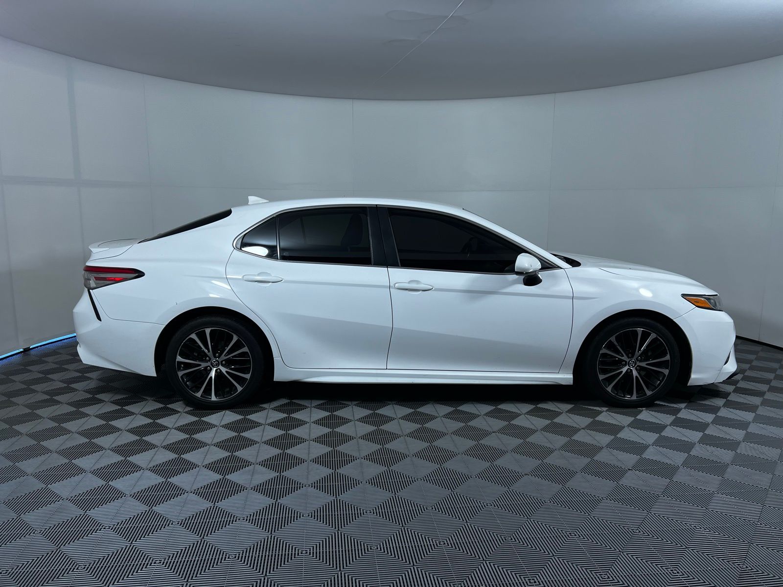 Thumbnail: 2019 Toyota Camry - 4
