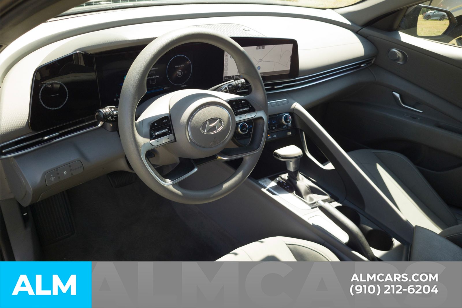 2024 Hyundai Elantra SEL photo 3