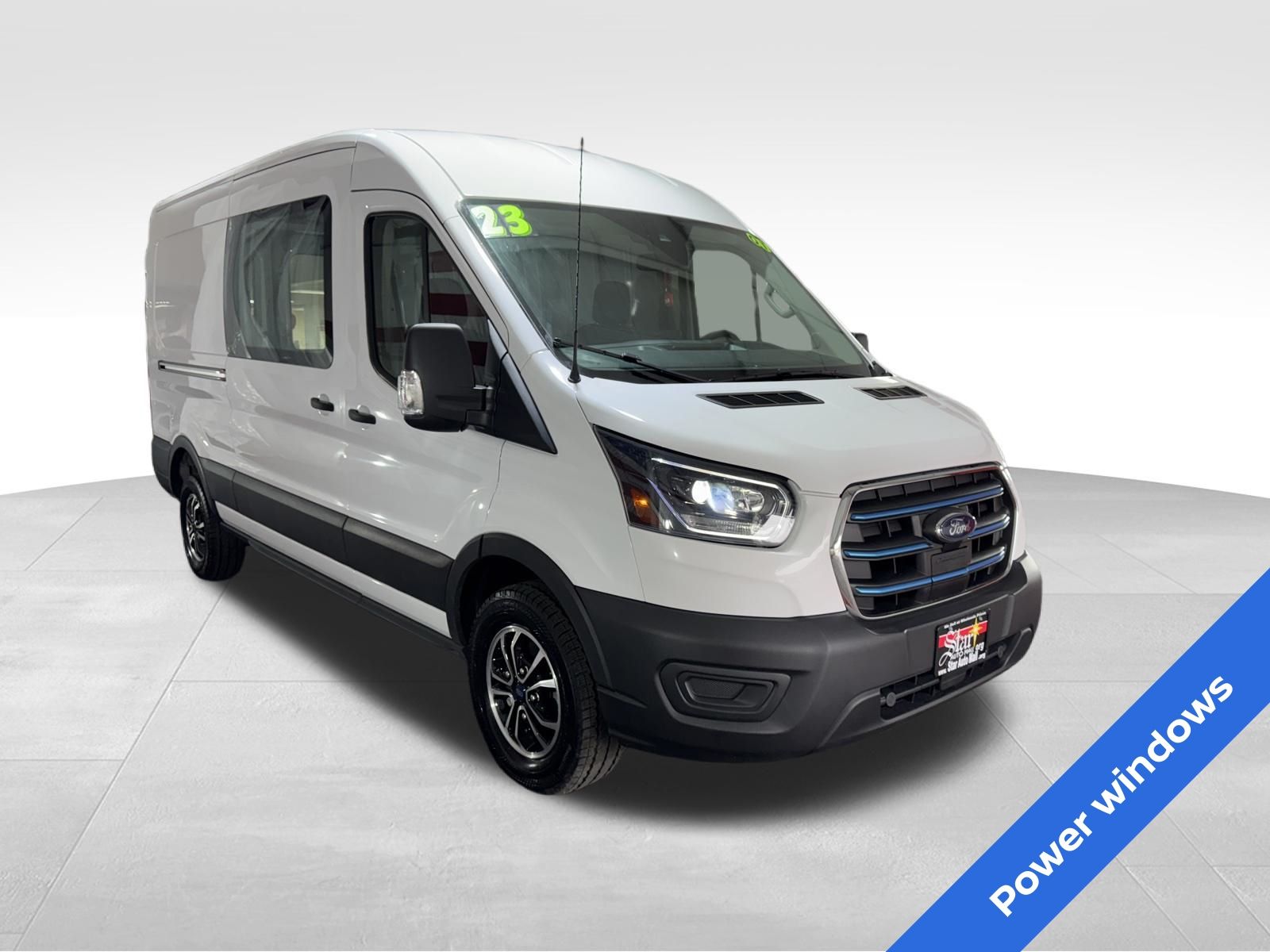 View vehicle photo 3