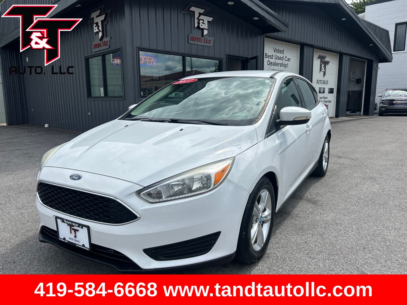 Oxford White 2017 Ford Focus Hatchback Front-Wheel Drive 6-Speed Automatic
