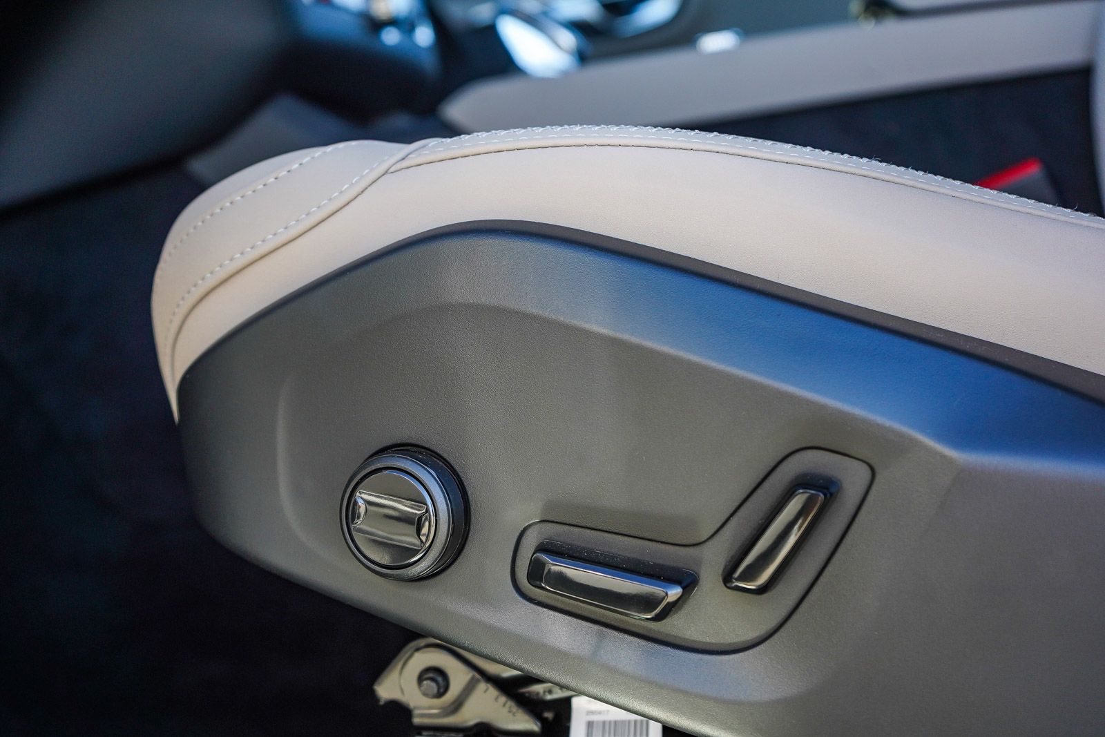 2026 Volvo XC90 Plus - Photo 23