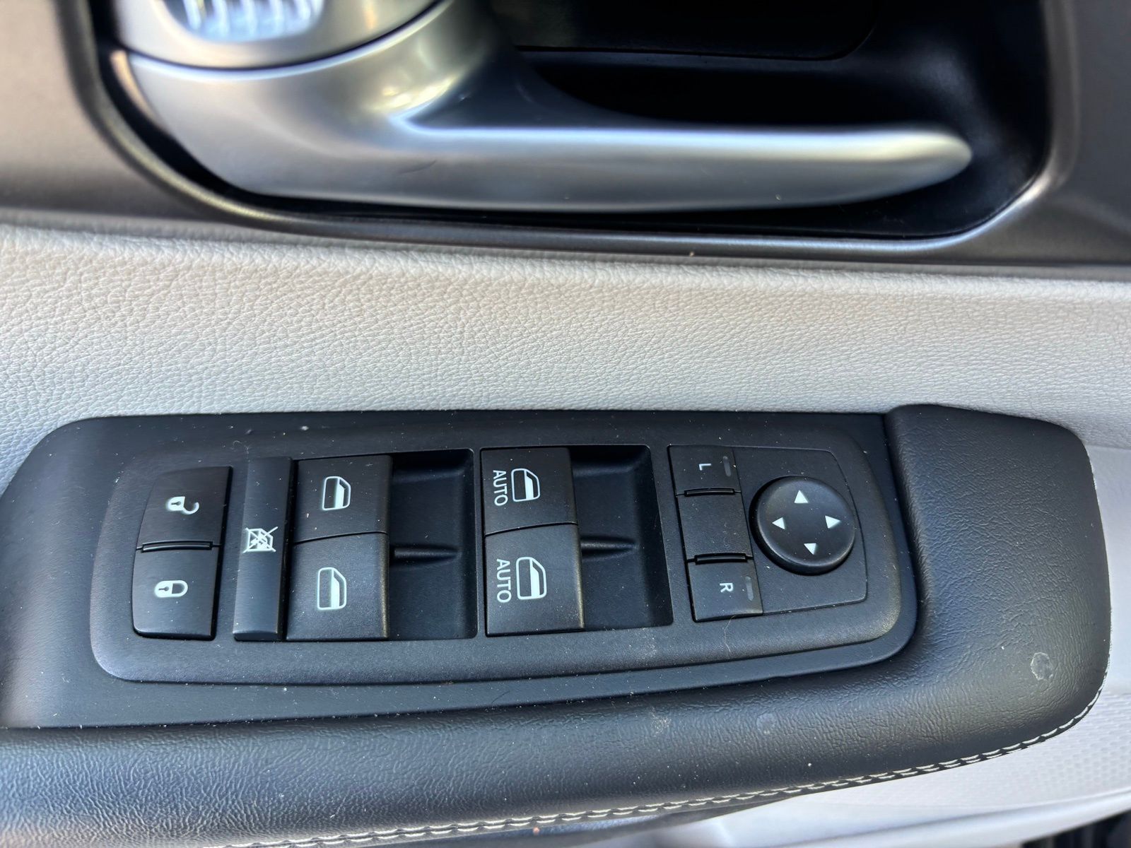 Used Car 2024 Chrysler Pacifica Hybrid  Select For Sale Under $35,000 In Austin, Texas