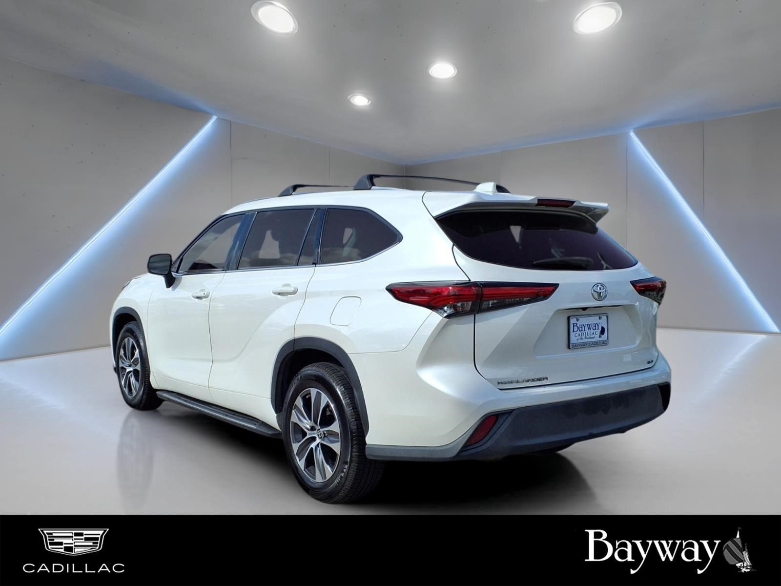 2021 Toyota Highlander XLE White at Gullo Toyota