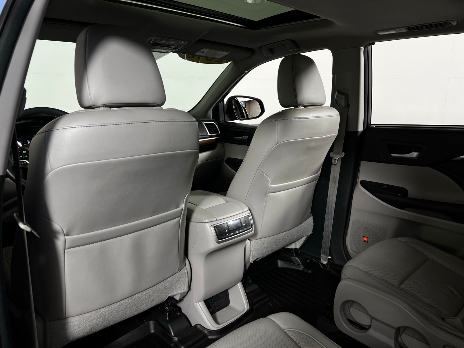 2016 Toyota Highlander Limited 25
