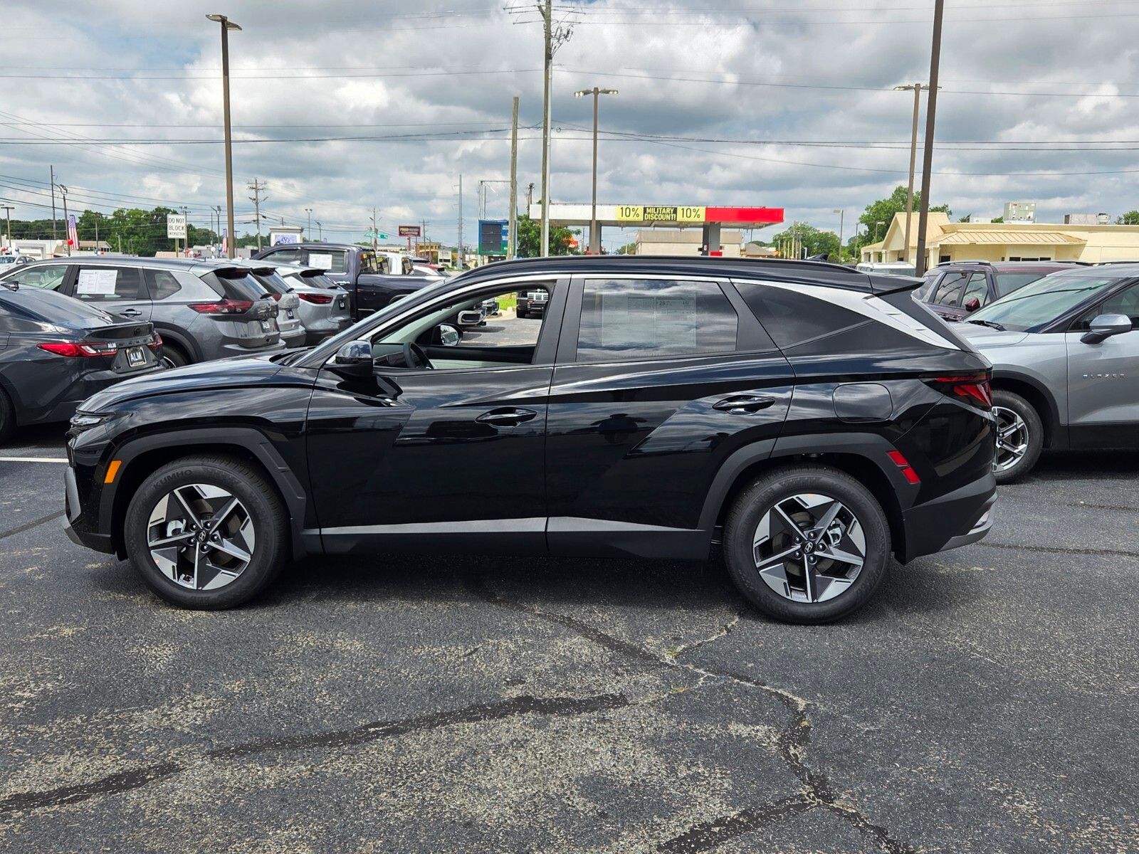 New 2026 Black HYUNDAI SEL image 4