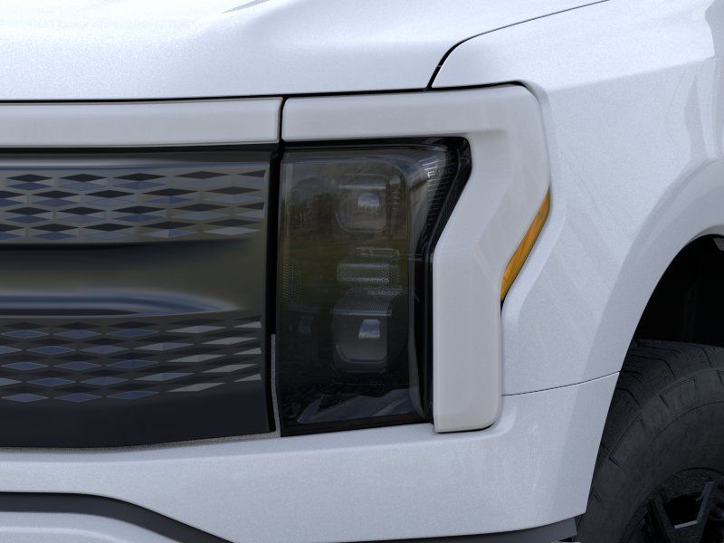 New 2025 Space White Metallic Ford XLT image 18