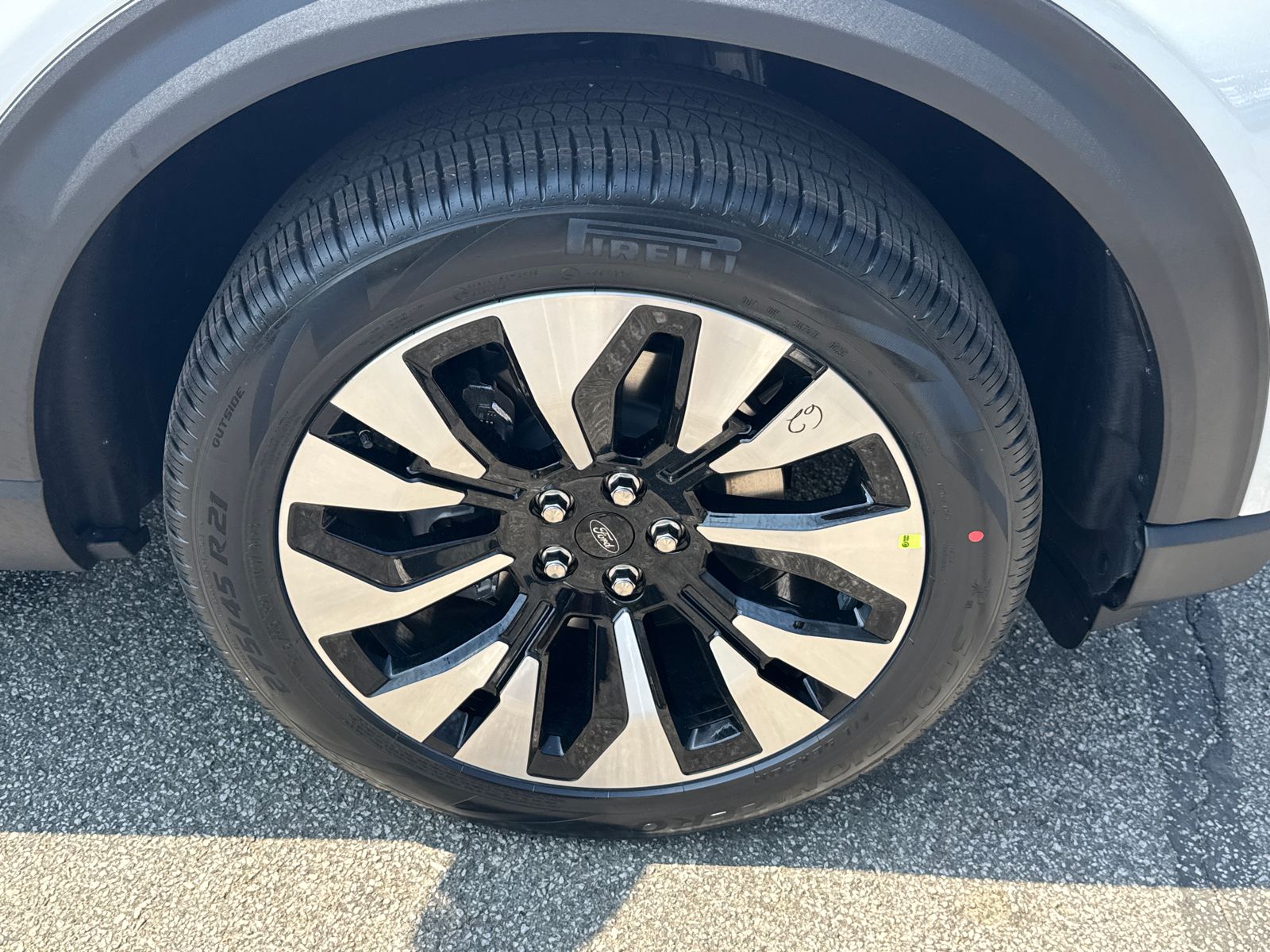New 2026 Star White Metallic Tri-Coat Ford Platinum™ image 15