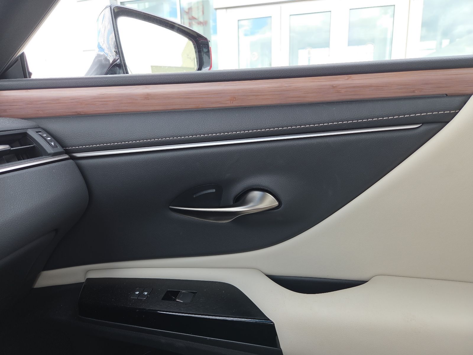 used 2025 Lexus ES car, priced at $47,950
