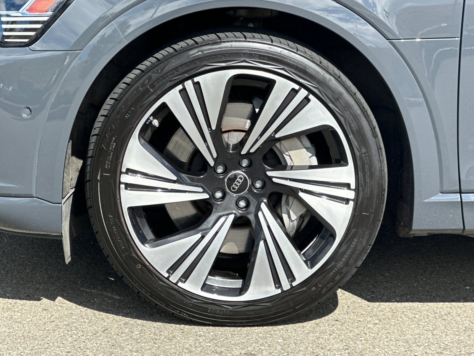 2024 Audi Q8 Sportback e-tron Prestige — foto completa 26 de 29