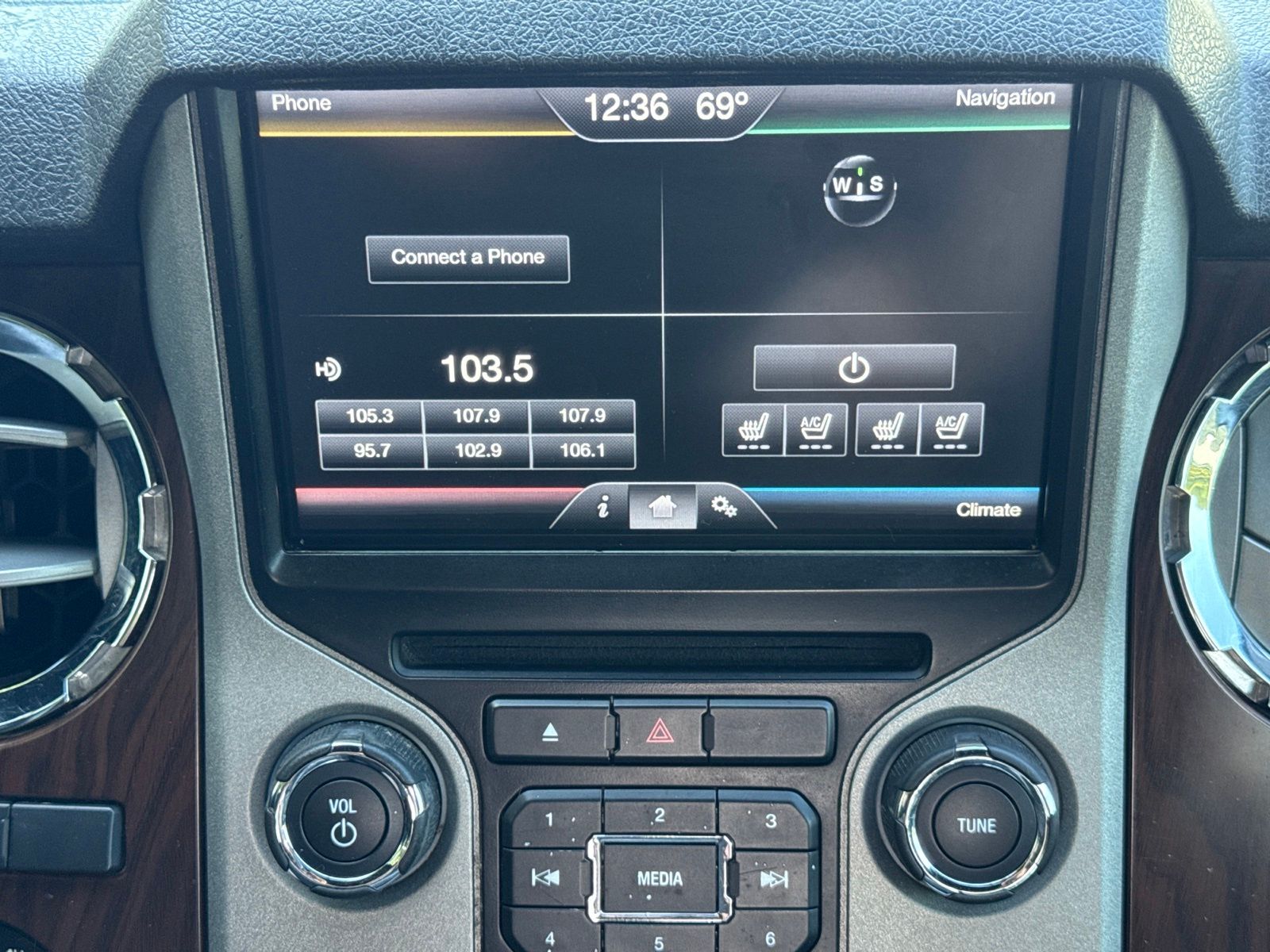 Used 2015 Tuxedo Black Metallic Ford Lariat image 20