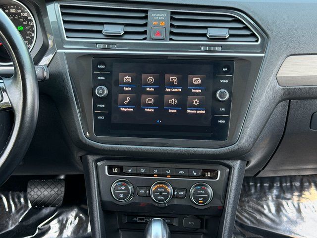 Used 2019 Green Volkswagen 2.0T SE image 35