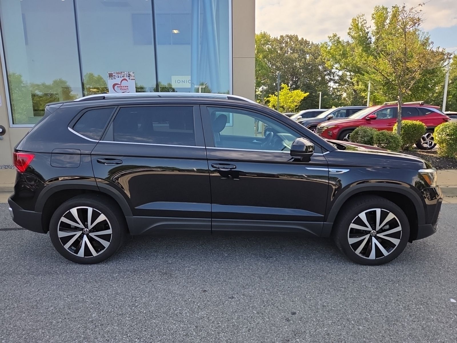 Used 2023 Black Volkswagen 1.5T SE image 2