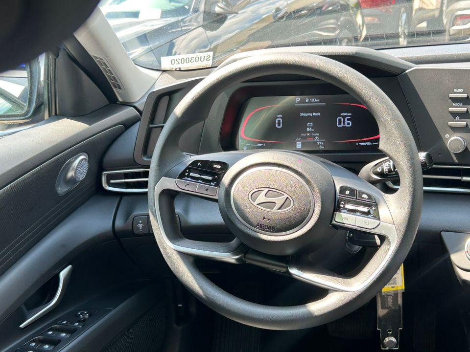2025 Hyundai Elantra SE photo 26