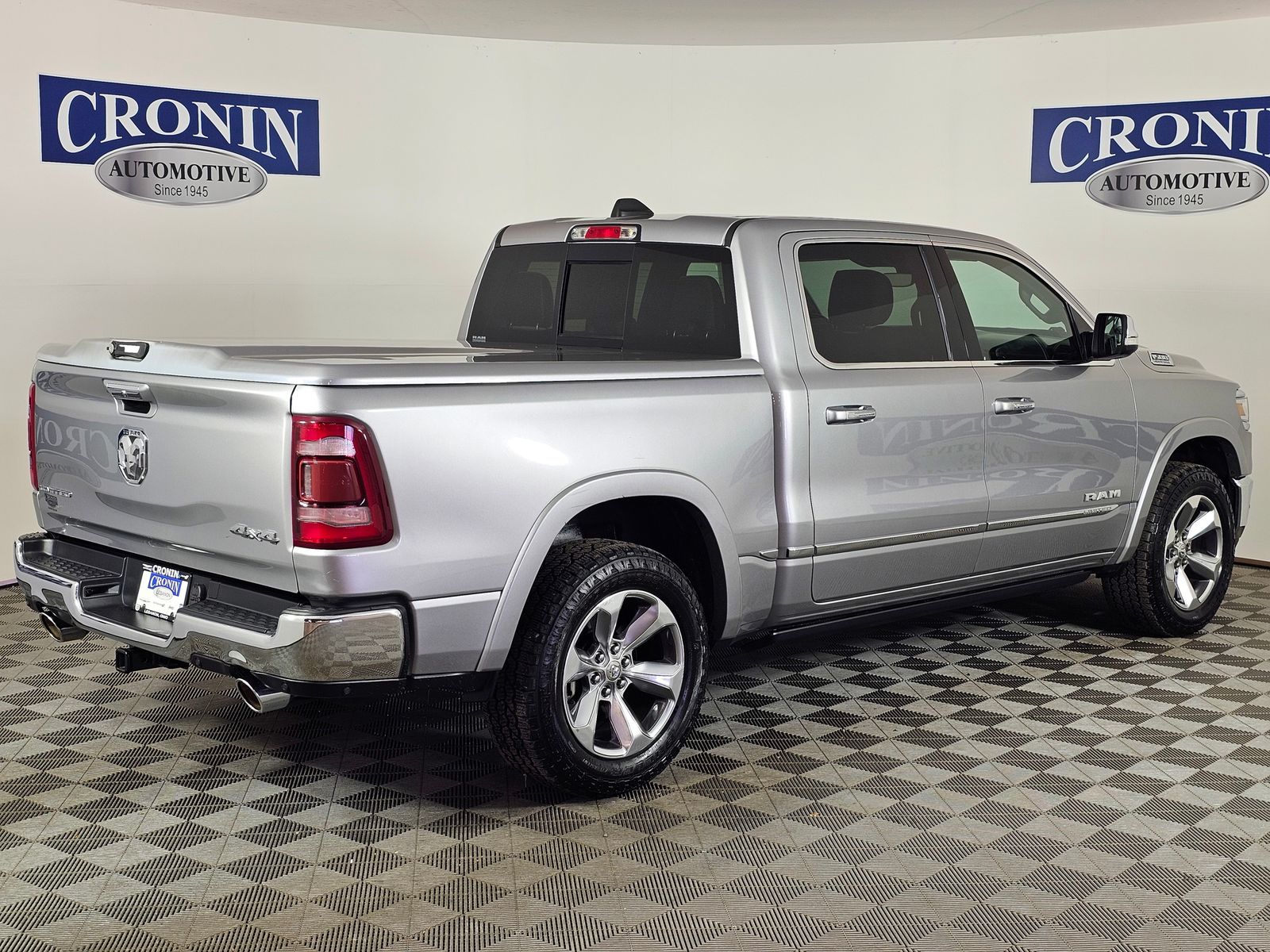 View vehicle photo 5