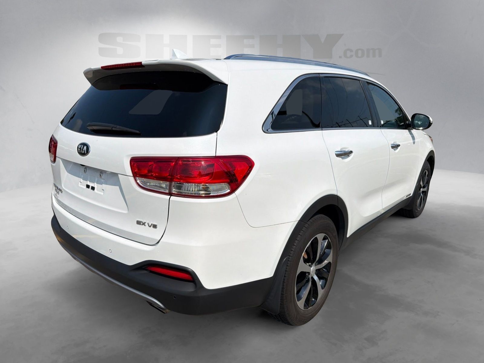 Used 2018 White Kia EX image 13
