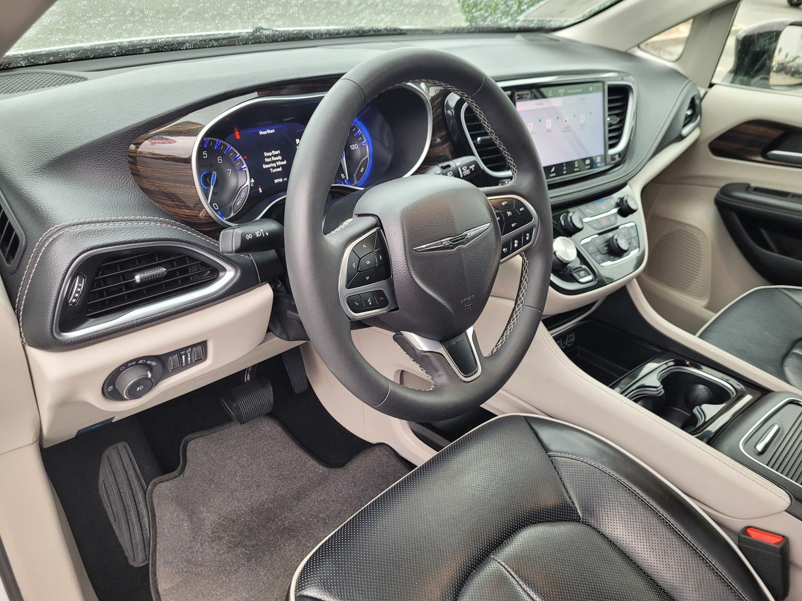 Used 2024 White Chrysler Limited image 15