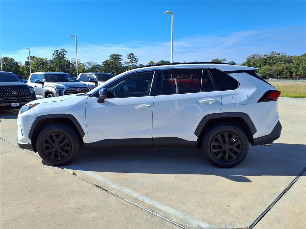 2019 Toyota RAV4 LE White at Emmons Autoplex
