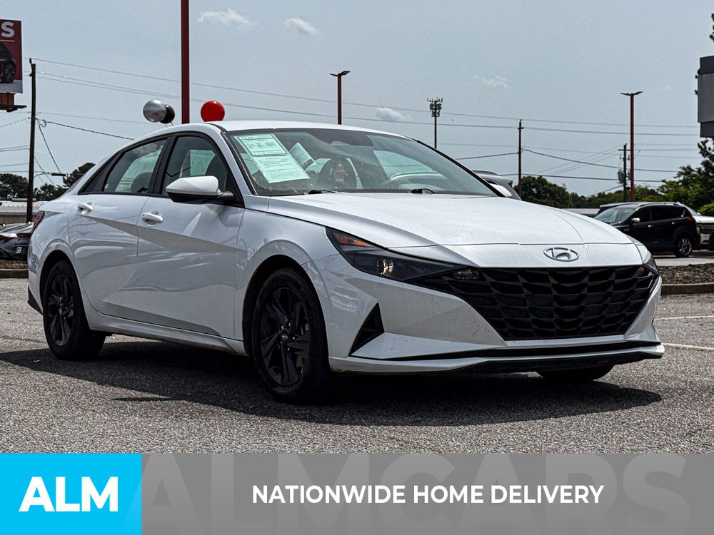 Used 2023 White Hyundai SEL image 5