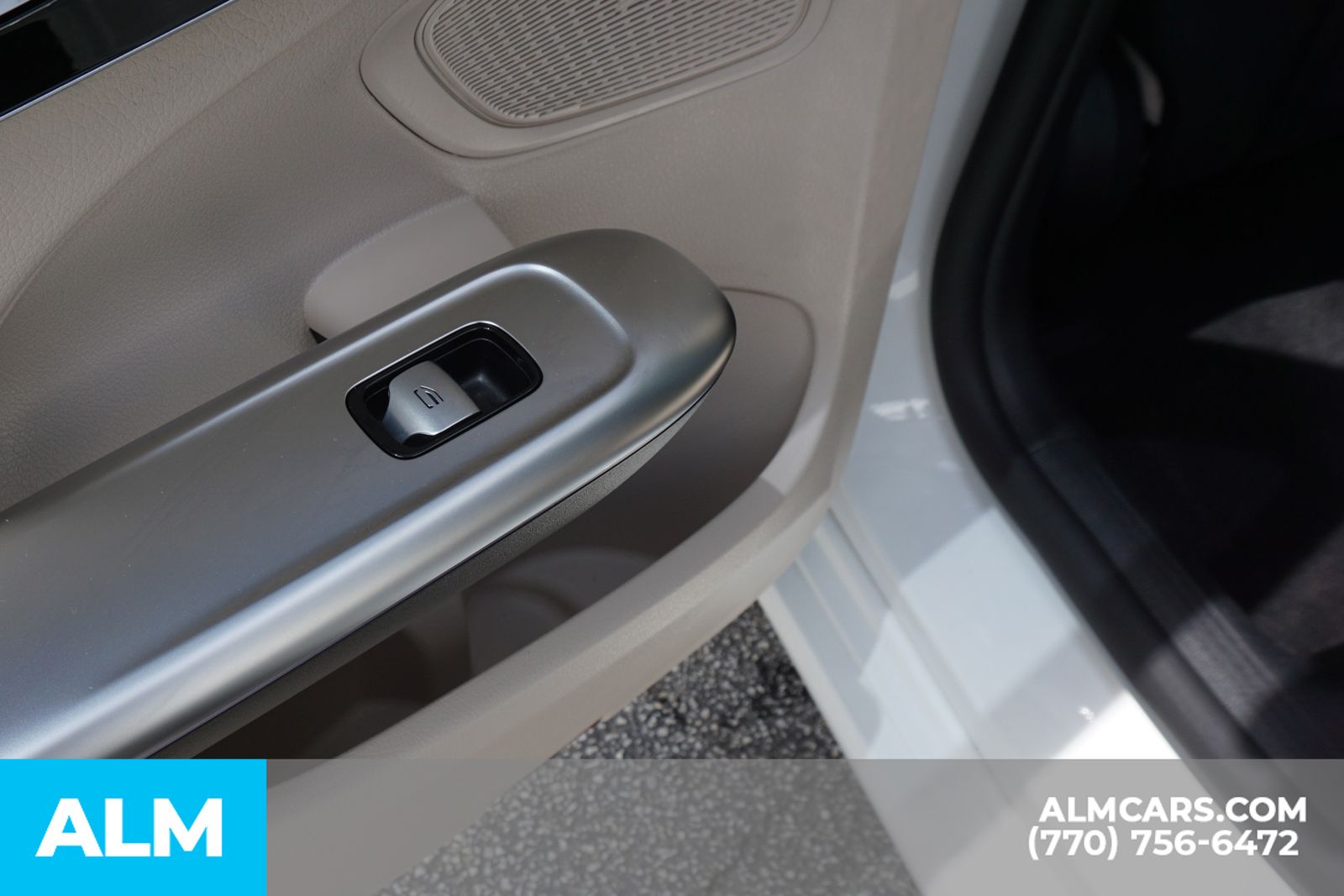 Used 2023  Mercedes-Benz C 300 image 58
