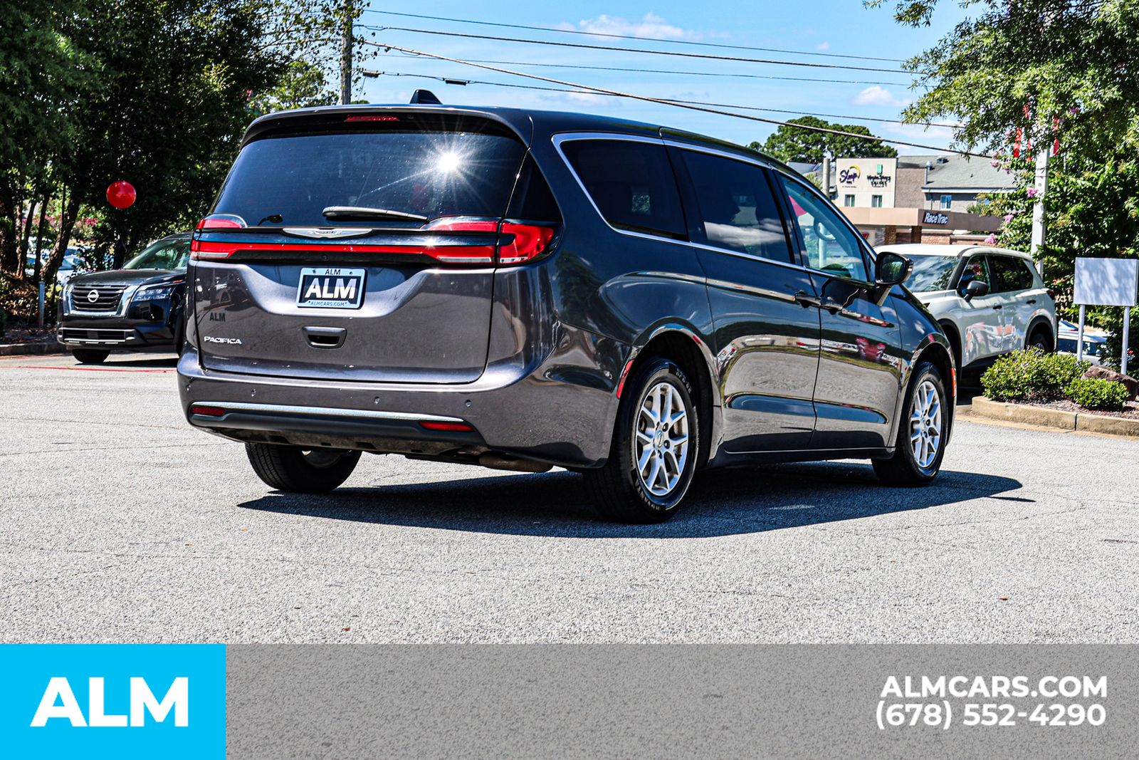 2023 Chrysler Pacifica Touring L photo 5