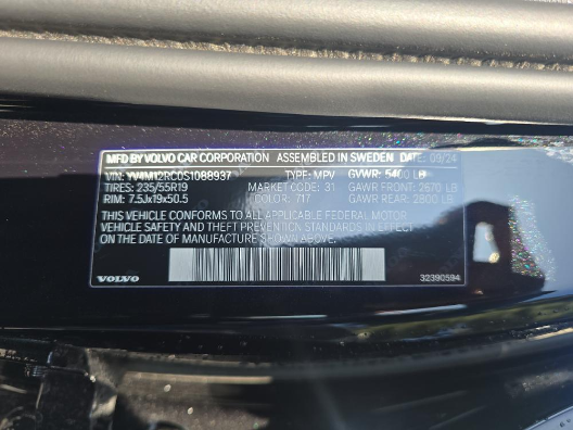 Used 2025  Volvo B5 Plus image 18