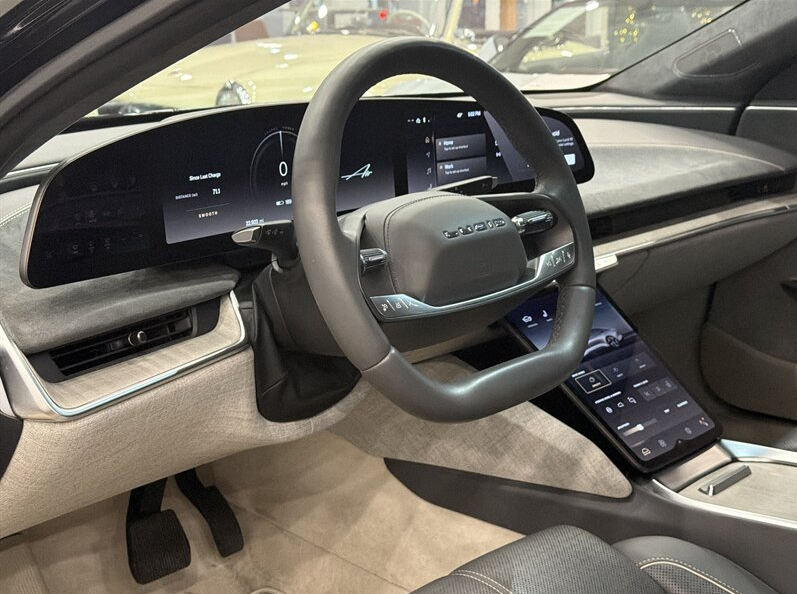 View vehicle photo 6