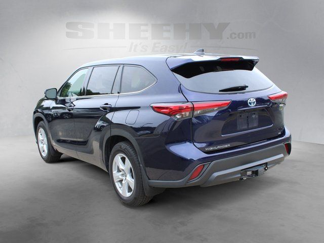 Used 2022  Toyota LE image 6