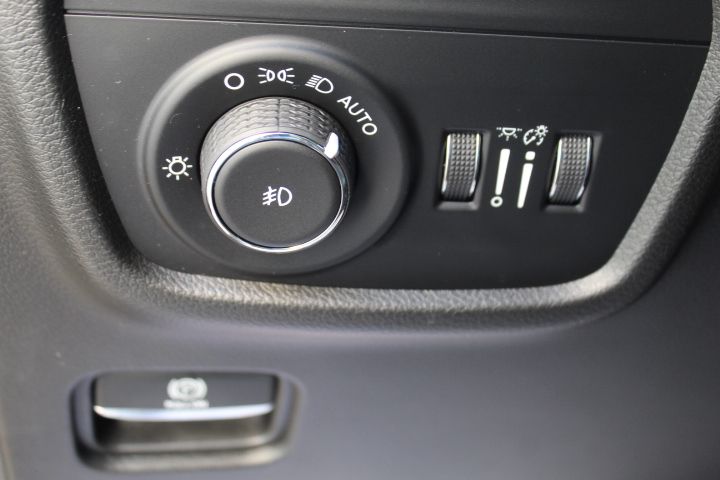 Used Car 2022 Jeep Grand Cherokee  Overland For Sale Under $40,000 In Austin, Texas