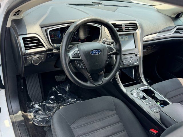 Certified Used 2018 Oxford White Ford SE image 19