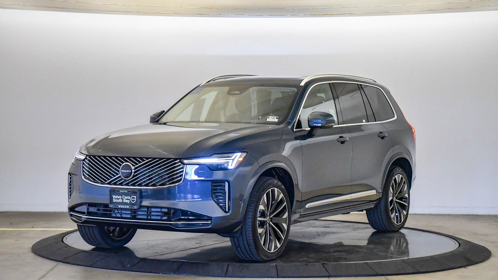 2025 Volvo XC90 B5 Plus Bright Theme 7-Passenger AWD