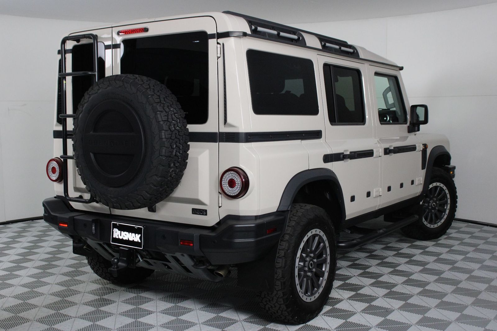 View vehicle photo 6
