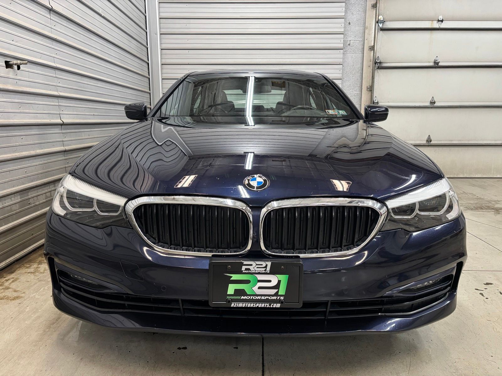 Photo 2 of 2017 BMW 5 Series 530i xDrive
