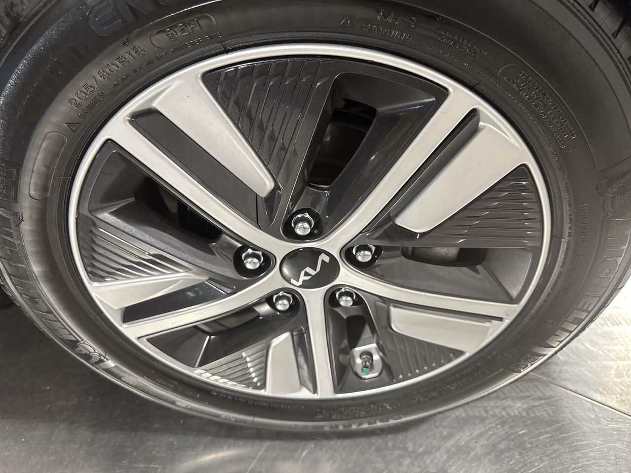 2022 Kia Niro LXS photo 12