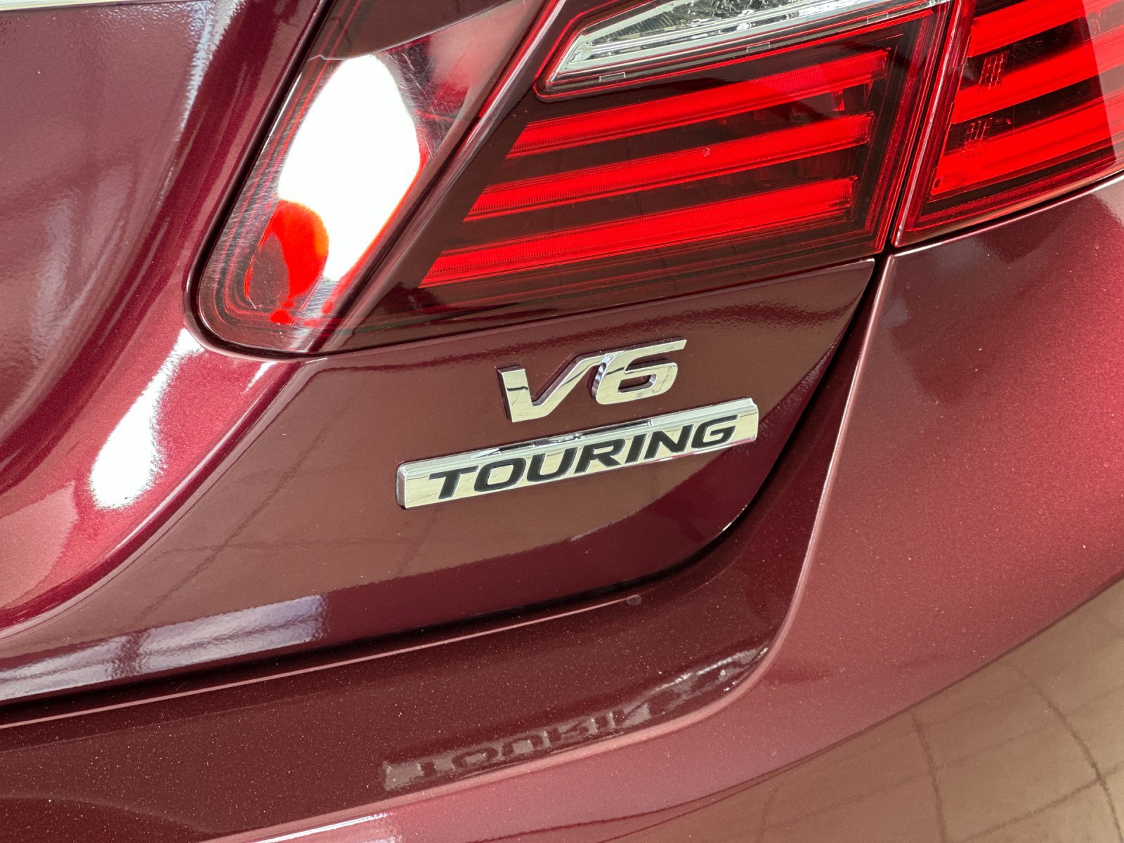 2017 Honda Accord Touring — full photo 26 of 28