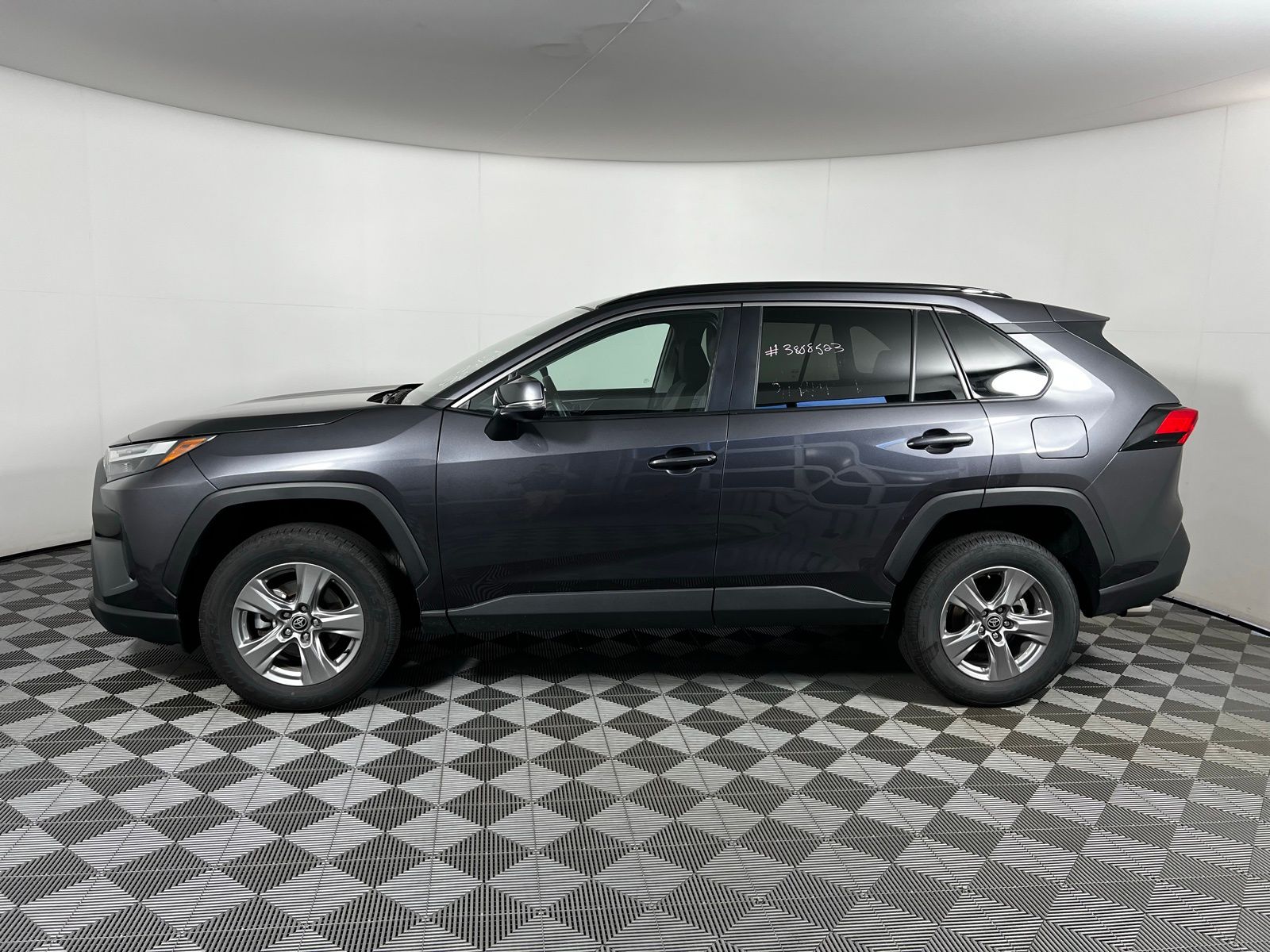 2024 Toyota RAV4 XLE 8