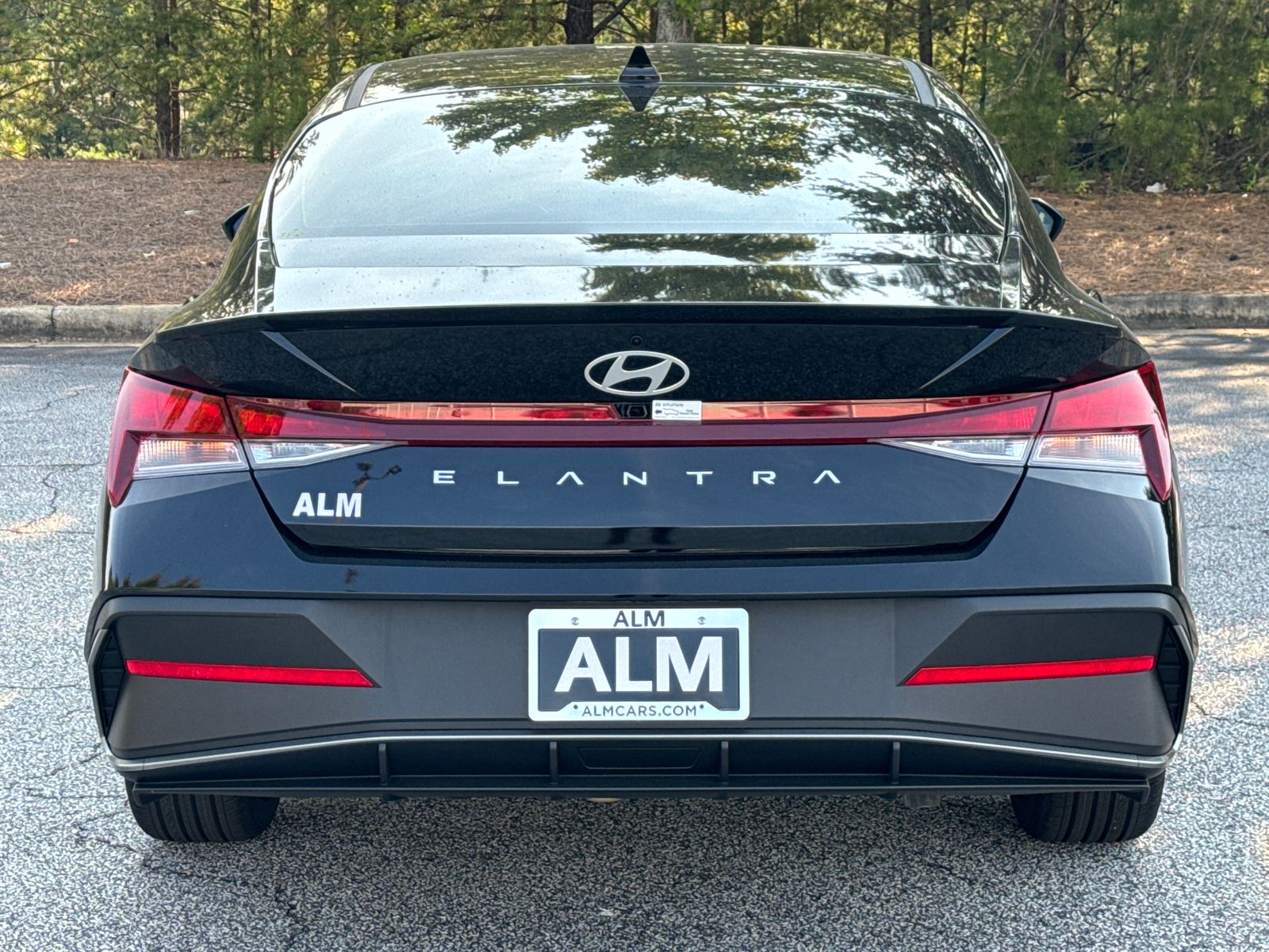 2025 Hyundai Elantra SEL Sport photo 3