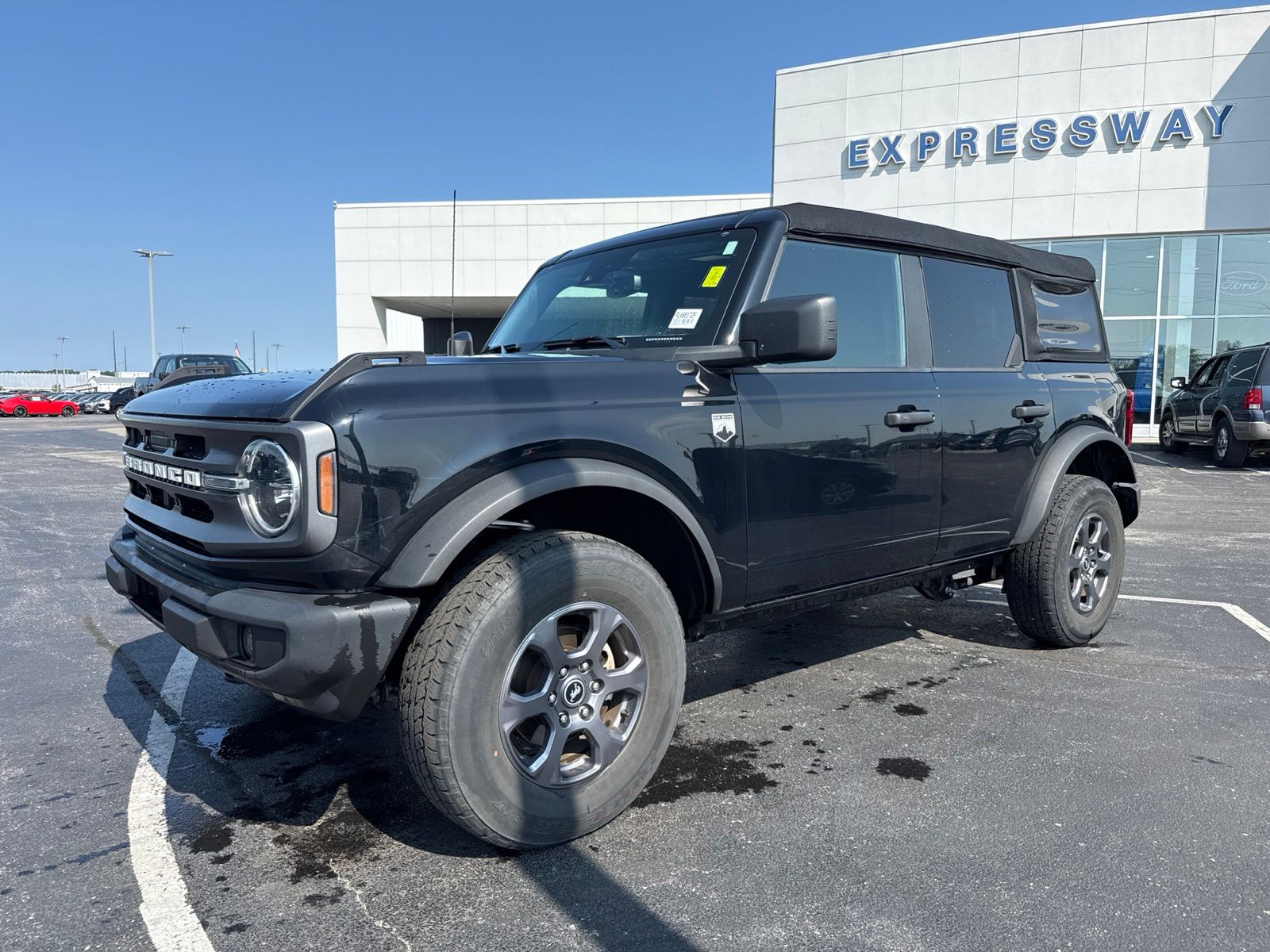 2023 Ford Bronco image 8