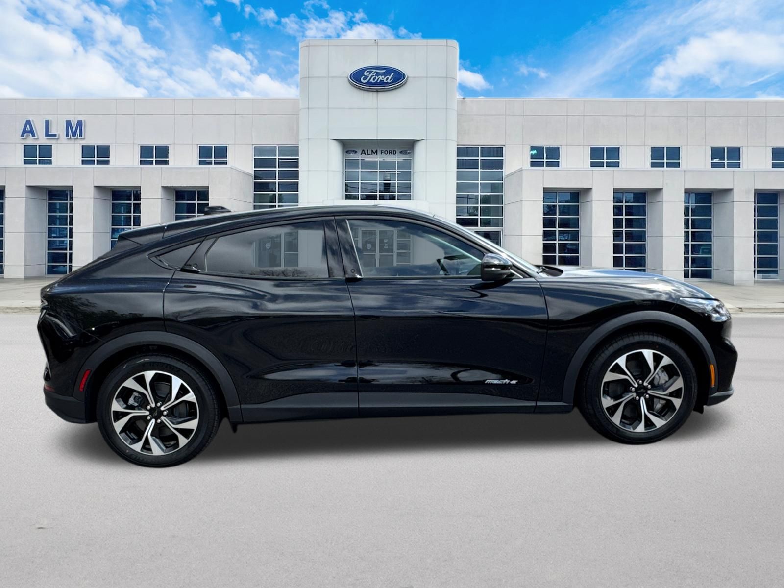 New 2026 Shadow Black Ford Select image 5