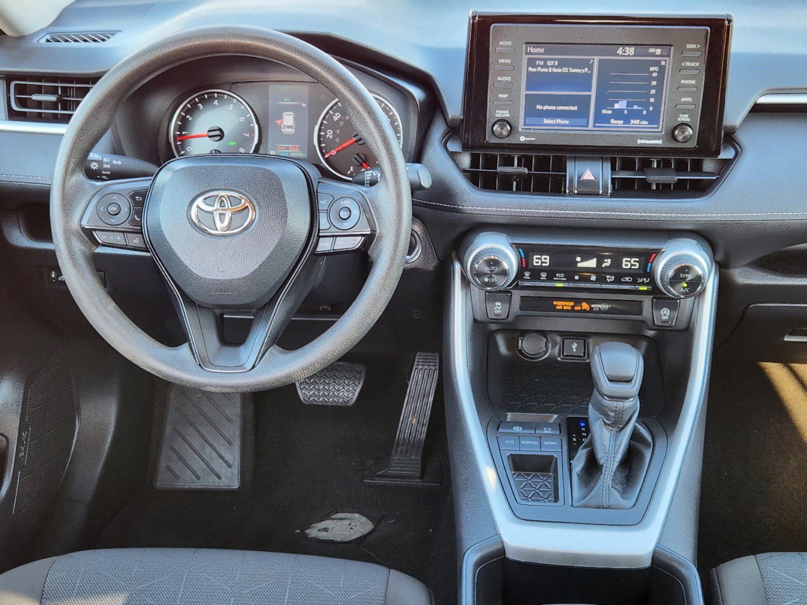 2022 Toyota RAV4 XLE 32