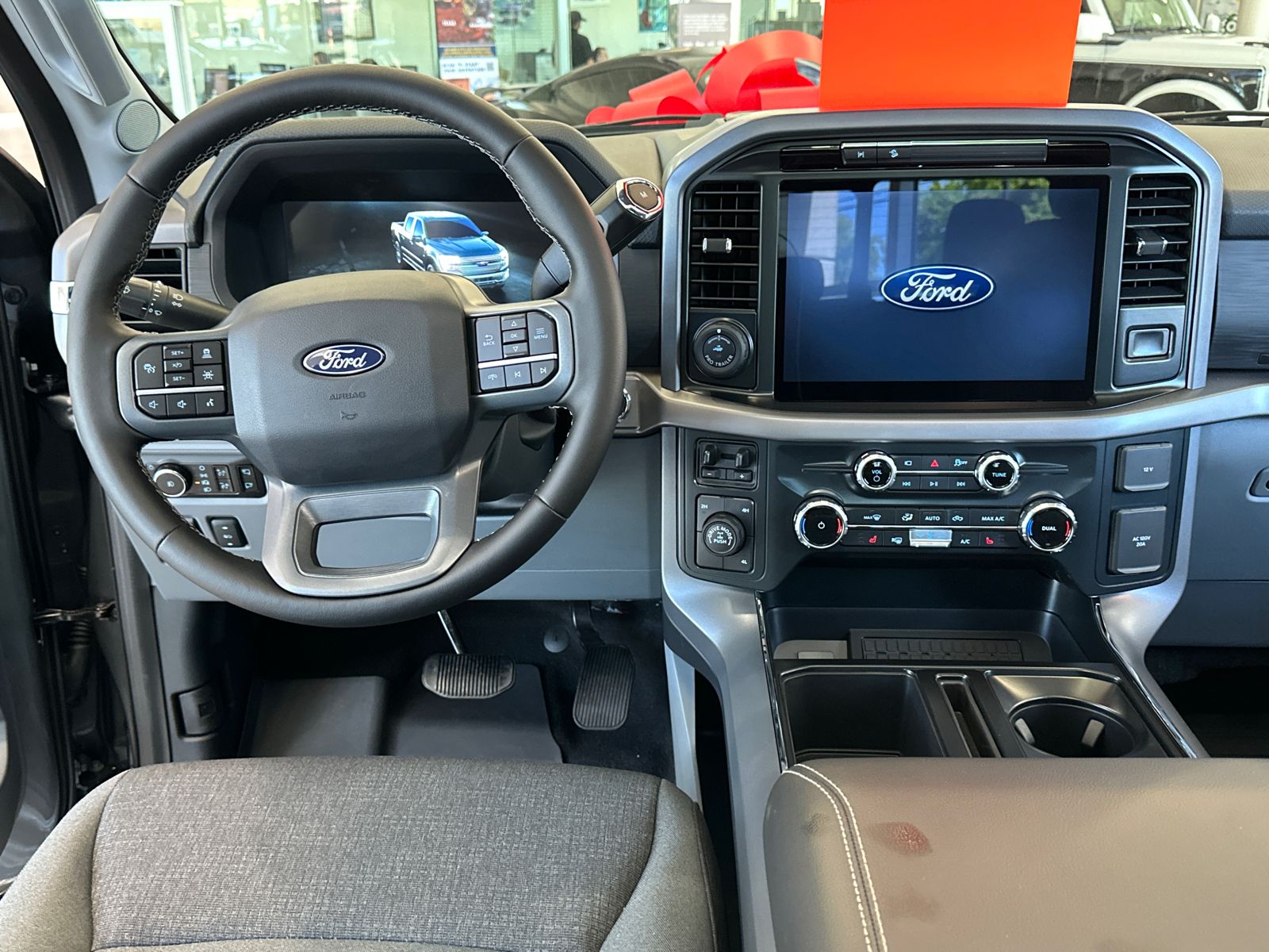 2025 Ford F-150 XLT - Photo 14