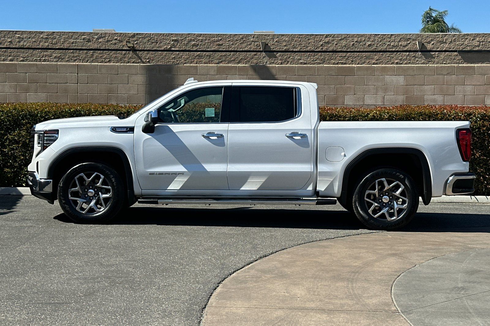 View vehicle photo 7