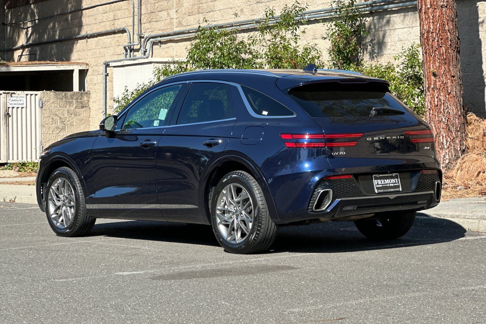 View vehicle photo 5