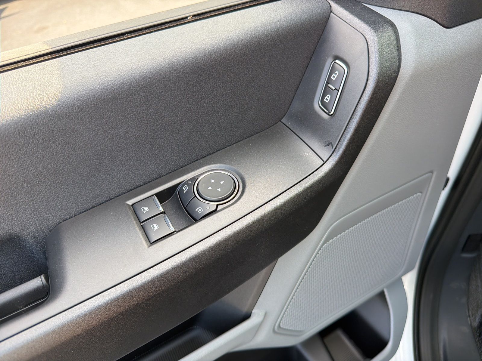 New 2025 Oxford White Ford XL image 16