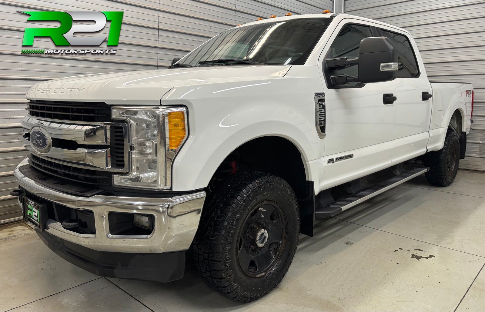 White 2017 Ford F-250 Super Duty Pickup Truck Four-Wheel Drive 6-Speed Automatic