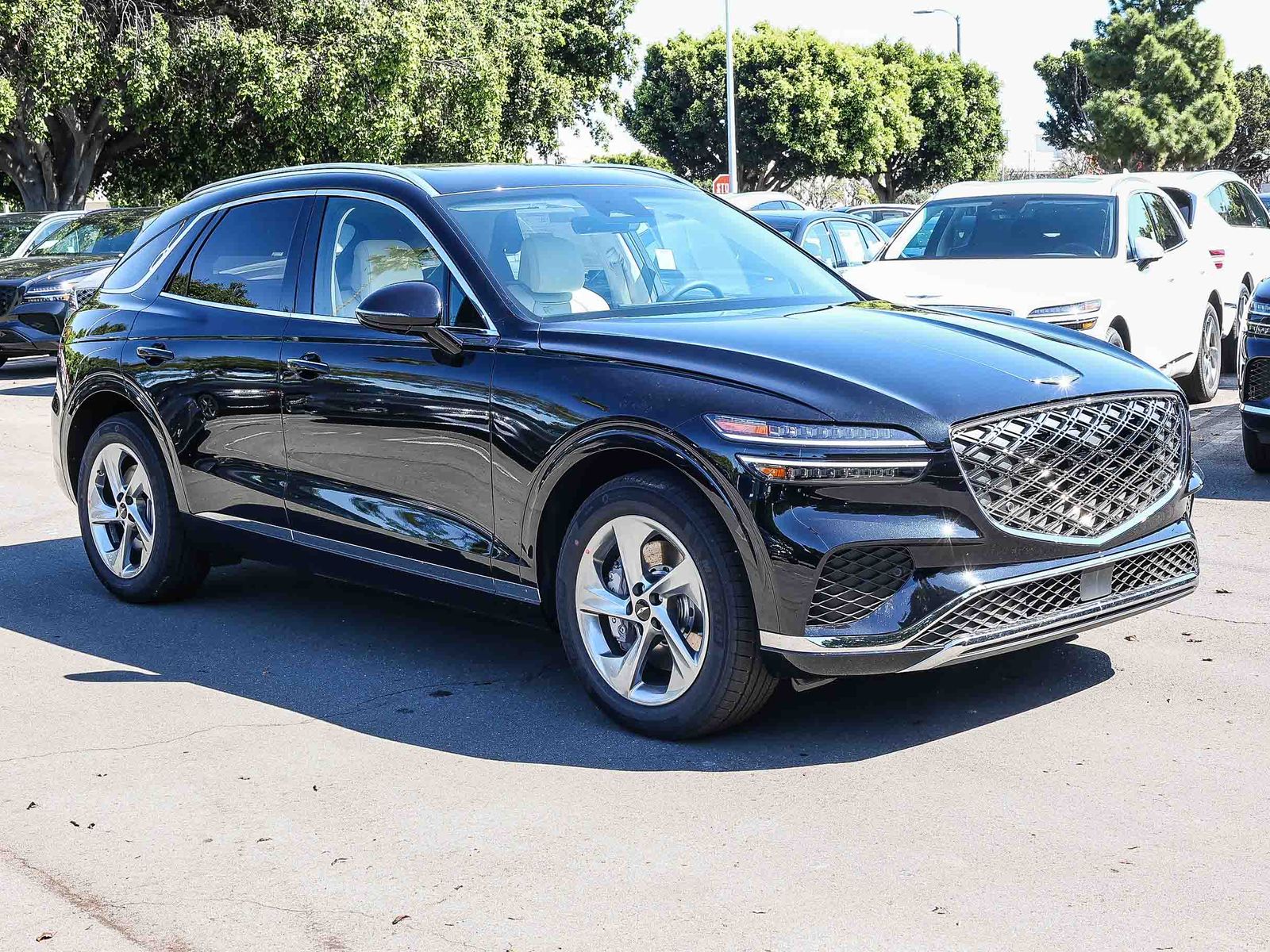 View vehicle photo 3