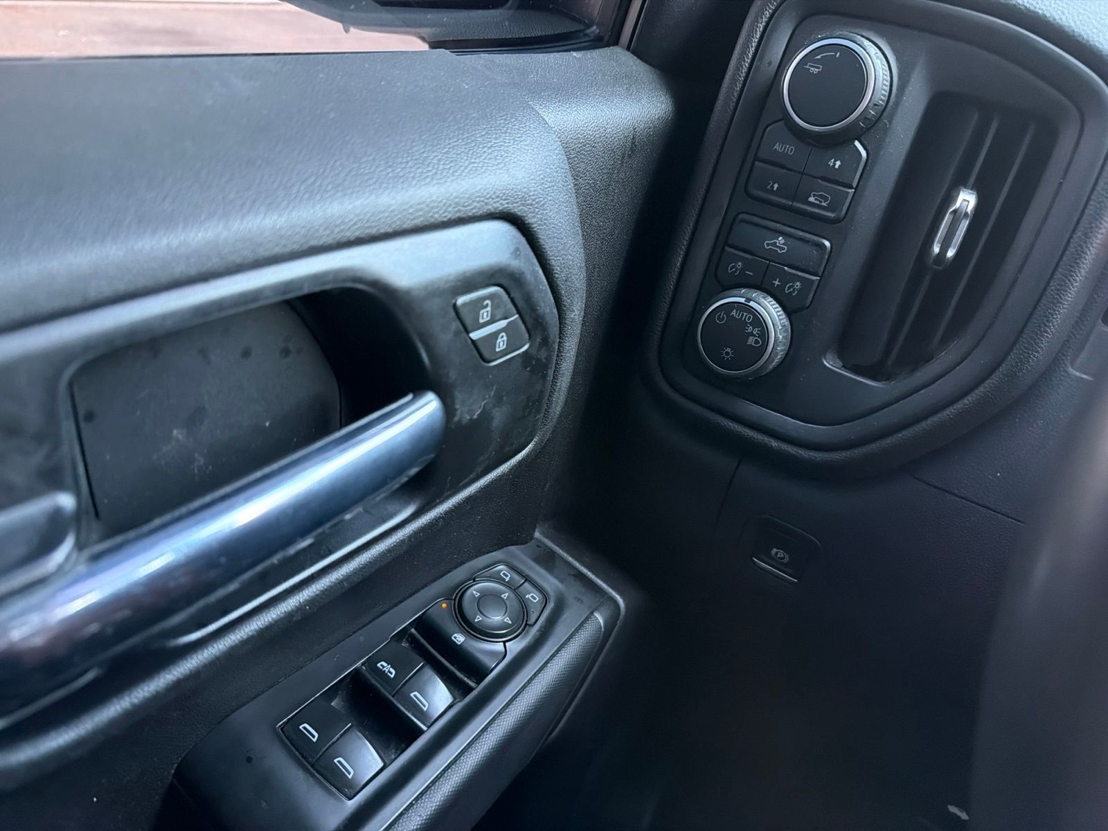 Used 2020 Blue Chevrolet Custom image 22